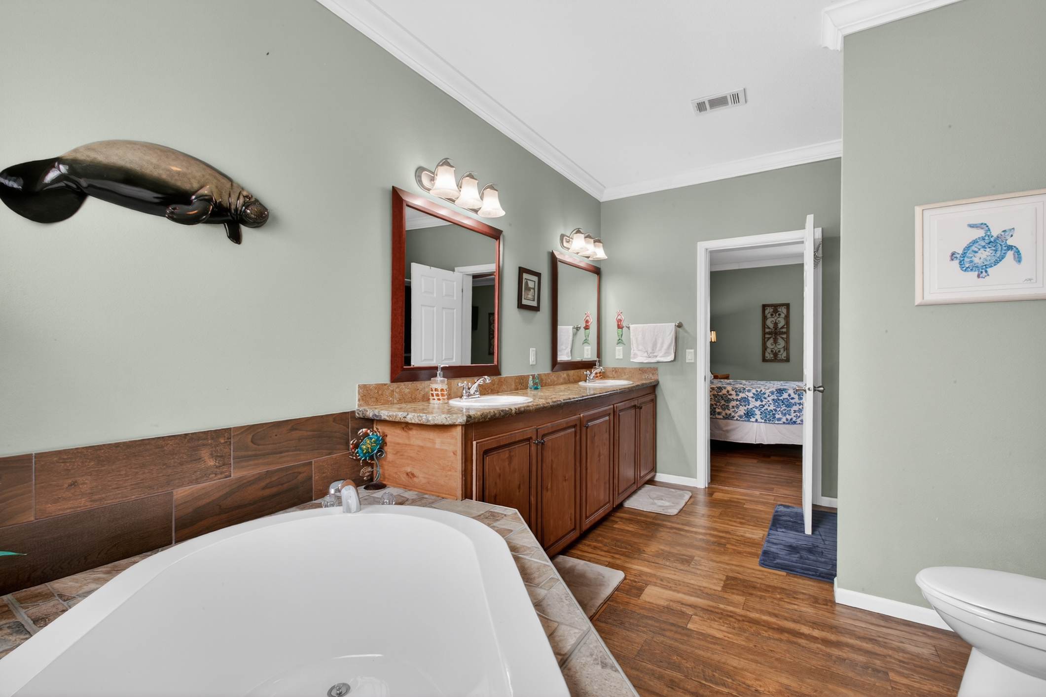 Primary bath with soaking tub